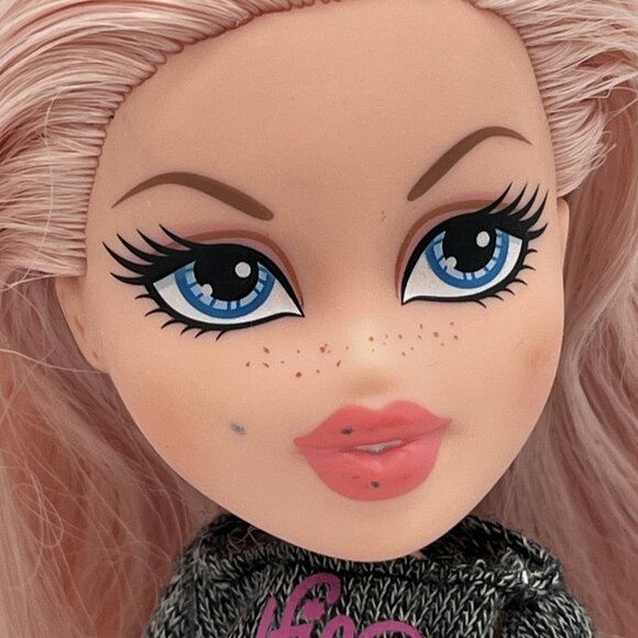 Bratz Cloe Doll Selfie Snaps Reboot 2015 MGA Entertainment pink hair - Picture 2 of 15
